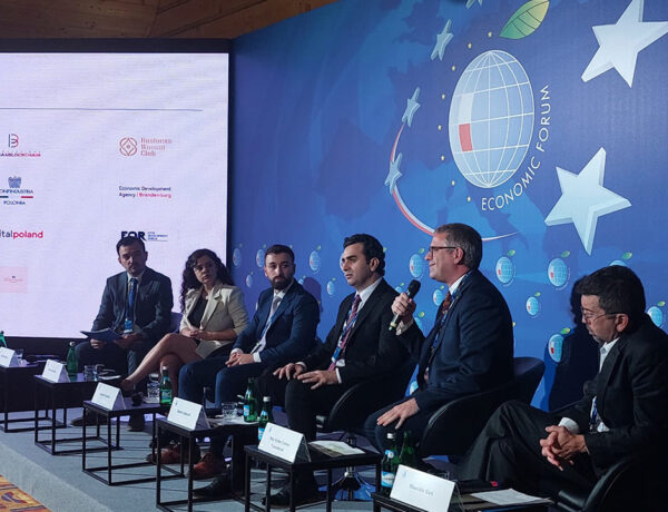 Polşa İqtisadi Forumunda Güney Azərbaycanla bağlı panel keçirildi